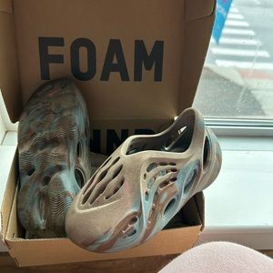 Yeezy Foam runner MX sand Grey size 7
